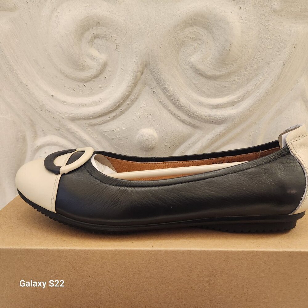 Josef Seibel " Pippa 19" Schwarz/Off white Ballet flats. NIB. Sze EU 37/US 6-6.5